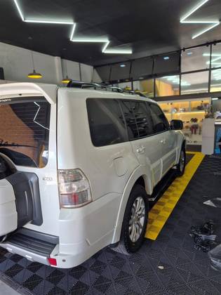MITSUBISHI PAJERO FULL 3.2 HPE 4X4 16V TURBO INTERCOOLER DIESEL 4P AUTOMÁTICO MITSUBISHI PAJERO FULL 3.2 HPE 4X4 16V TURBO INTERCOOLER DIESEL 4P AUTOMÁTICO
